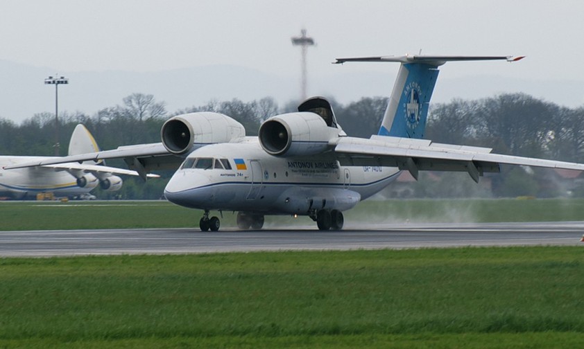 Antonov An-74, eine Variante der An-72:  Das Flugzeug ...