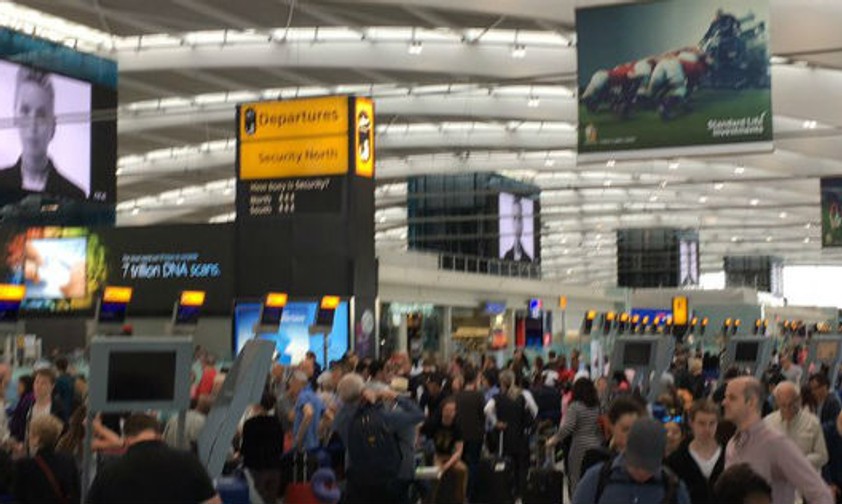 Schlangen in Heathrow Terminal 5: British Airways kämpft mit Problemen.