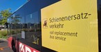 Schienenersatzverkehr: Die Schnellbahn zum Flughafen Wien fährt nicht mehr.