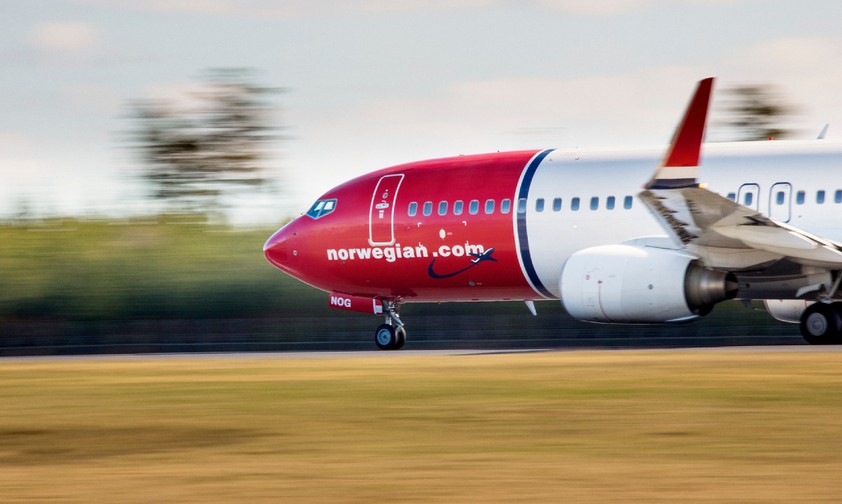 Norwegian stellt in ihren Boeing 737-800 unbegrenzt kostenloses Wifi zur Verfügung. Laut Homepage der Airline gibt es den Service derzeit allerdings noch nicht in den Boeing 737 Max.