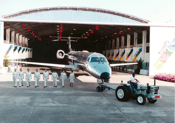 1995 flog die ERJ145 erstmals. Die Regionalflugzeuge der ERJ-Reihe bildeten den Aufstieg der Brasilianer zum globalen Anbieter von Regionalflugzeugen.