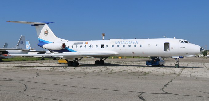 Und noch eine Tu-134. Diese Maschine flog früher für Air Moldova und die Regierung. Sie kann auch innen besichtigt werden.