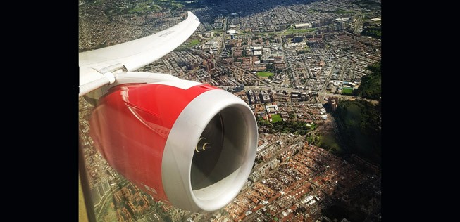 Start mit einer Boeing 787 Dreamliner von Avianca in Bogota.