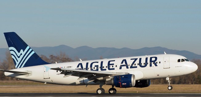 Airbus A319 von Aigle Azur in Basel.