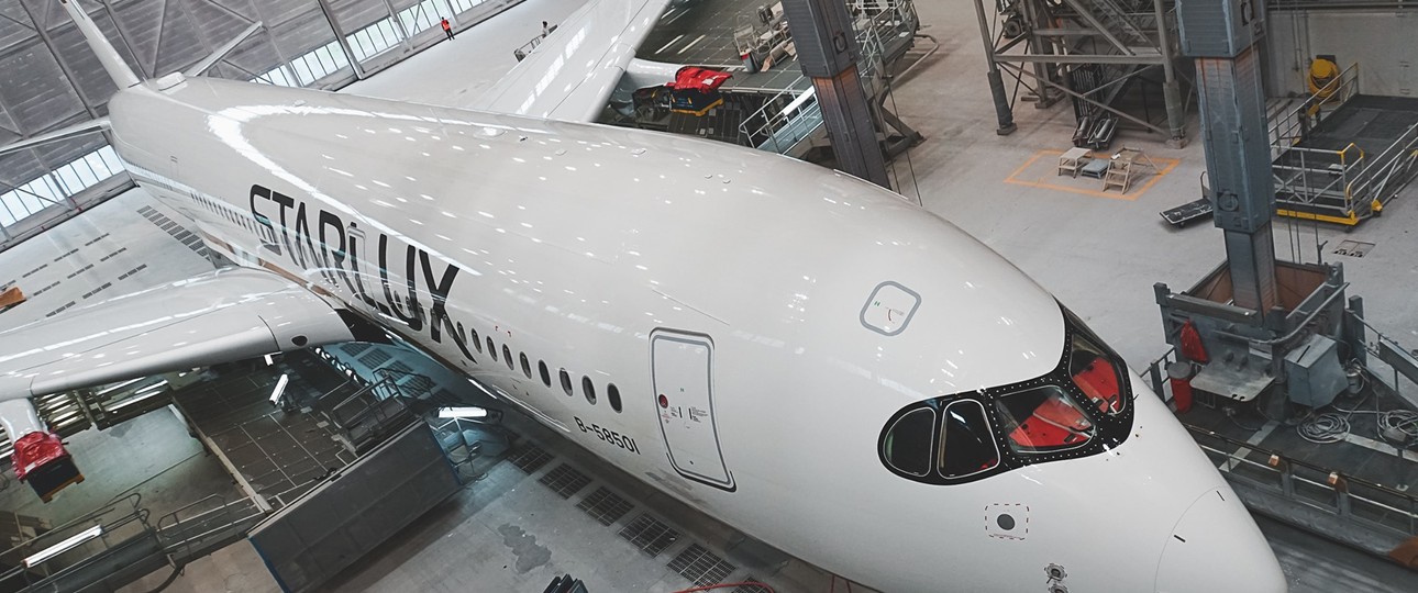 Der erste Airbus A350 von Starlux...