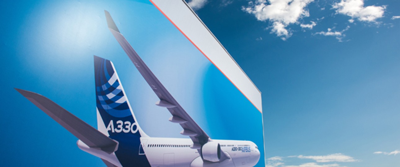 Werbung für den A330 and der Fassade von EADS in Toulouse: Neue Pläne.