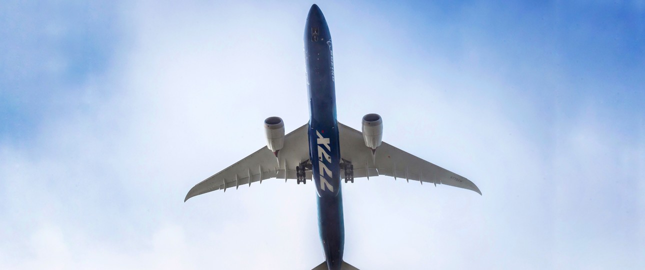 Boeing 777 X im Flug: Unkontrollierte Bewegung macht der amerikanischen Luftfahrtbehörde Sorgen.