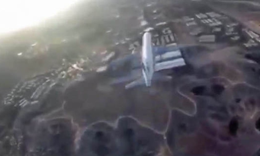 Drohne filmt Passagierjet bei Landung