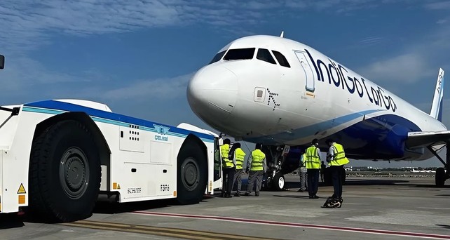 Abfertigung eines Airbus-Jets von Indigo durch Çelebi Aviation: Das Unternehmen musste die Arbeit in Indien einstellen.