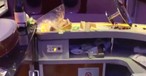 Die Bar im Airbus A380 von Emirates: Bild der Verwüstung.