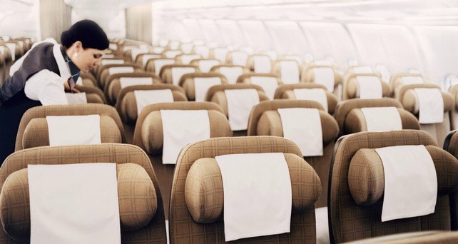 Kabine eines Airbus A330 von Swiss:S chick, aber in die Jahre gekommen.