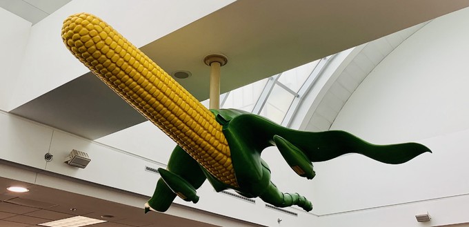 Platz 4: Der Hartsfield–Jackson Atlanta International Airport mit 23.822. (2019: Platz 5; 2020: Platz 5) (Im Bild: Kunst im Terminal)