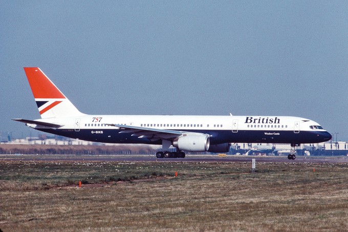 Diese Boeing 757-236 wurde im Januar 1983 als G-BIKB an British Airways ausgeliefert. Nach ihrer Dienstzeit bei British Airways wurde sie für EAT zum Frachter umgebaut und in DHL-Farben lackiert, wo sie bis 2015 treue Dienste verrichtete.