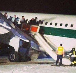 Alitalia-Jet nach der Bruchlandung: Weißer Schaum ist eher unüblich.
