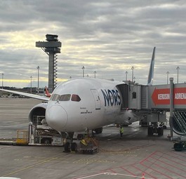 Die Boeing 787-9 von Norse Atlantic Airways am Flughafen BER.