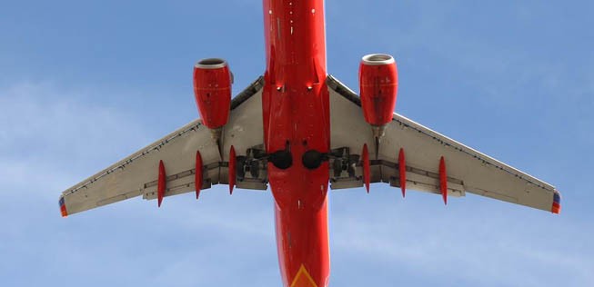 <strong>Die Fahrwerksklappenlose:</strong> Seit ihrer Lancierung werden die Boeing 737 ohne Klappen für das Hauptfahrwerk ausgeliefert. Die Räder werden eingeklappt, sind aber von unten sichtbar. Dadurch sparte Boeing Gewicht und reduzierte die Komplexität. Trotzdem blieb die Aerodynamik erhalten.