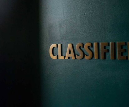 Eingang zum Classified: Das geheime United-Restaurant am, Flughafen Newark.