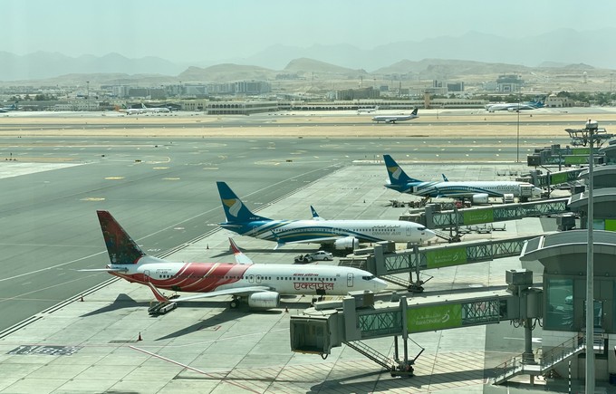 Vorne zu sehen: Eine Boeing 737 von Air India Express.