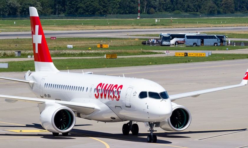 CS100 mit dem Kennzeichen HB-JBA: Dieser Flieger von Swiss ist inzwischen als Airbus A220 bekannt.