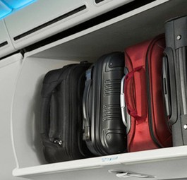 Gepäckfächer: Ab September dürfen sie bei American Airlines wieder alle nutzen.