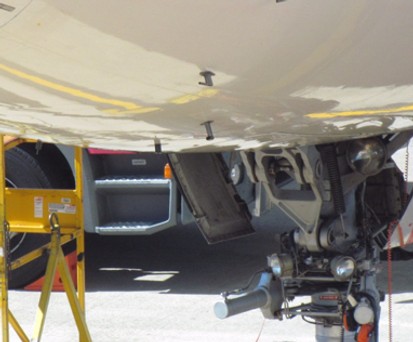 Airbus A330 von Etihad ohne die Abdeckung: Neu müssen Airlines am Airport Brisbane die nahe dem Fahrwerk angebrachte Pitot-Sonde abdecken.