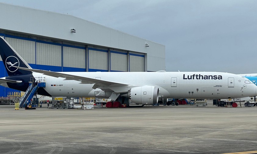 Dreamliner mit der Kennung D-ABPF bei Boeing in South Carolina: Für Lufthansa.