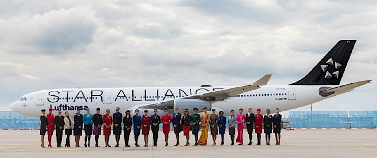 Flugbegleiter der 28 Mitglieder: Star Alliance feiert 20 Jahre.