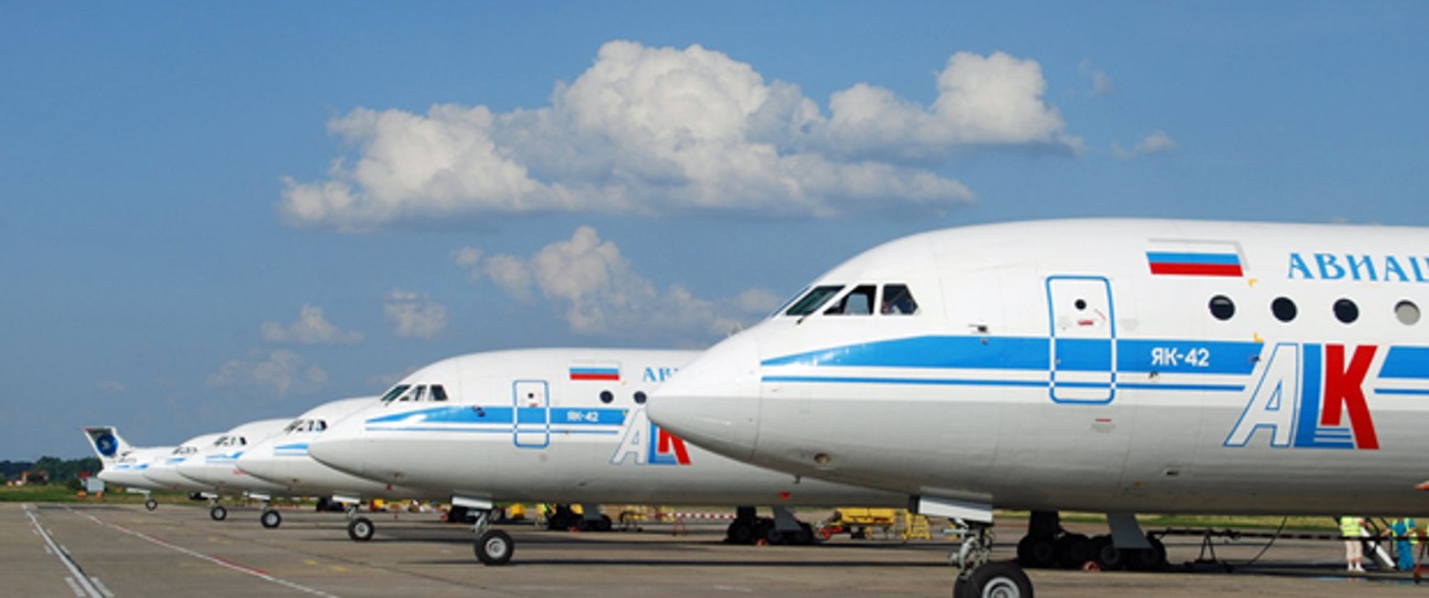 Jak 42 von Kuban Airlines: Flieger stehen am Boden.