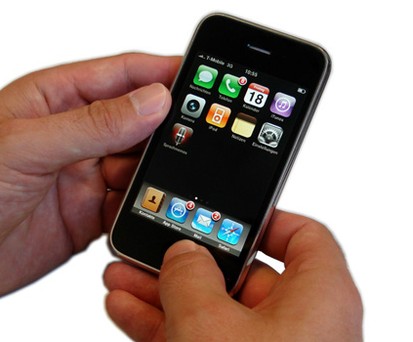 Die SMS müssen warten: Zum Wohle aller sollte das Handy vor Abflug ausgeschaltet werden.