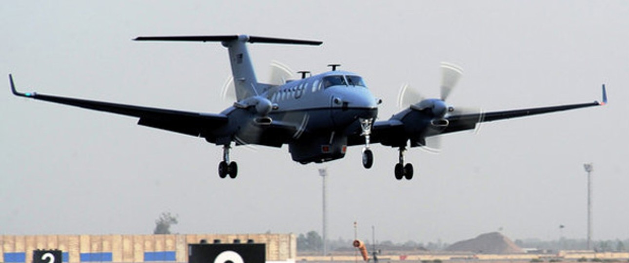 MC-12 der US Air Force, früher eine King Air. Hier bei der Landung in Baghdad.