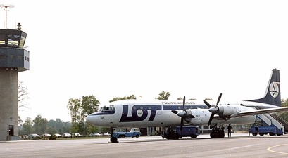 Ilyushin Il-18 von Lot in Münster/Osnabrück: Der viermotorige Flieger wurde schon in den 1980er-Jahren auf Charterflügen in die Bundesrepublik eingesetzt.