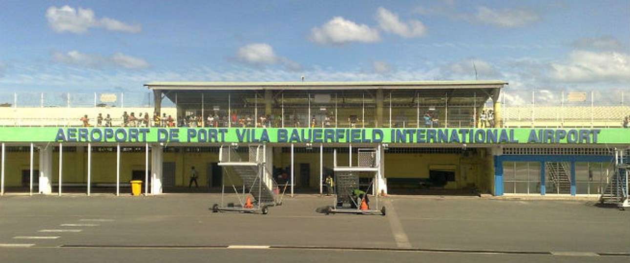 Landepiste vom Hauptstadt-Flughafen von Vanuatu:  Fluggesellschaften weigern sich, Port Vila anzufliegen.