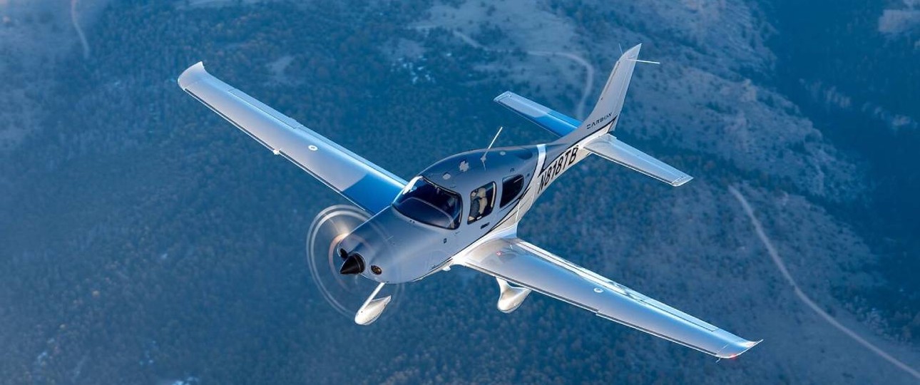 Ein Cirrus SR22 in der Luft: Motorhersteller Continental erklärt die Probleme.