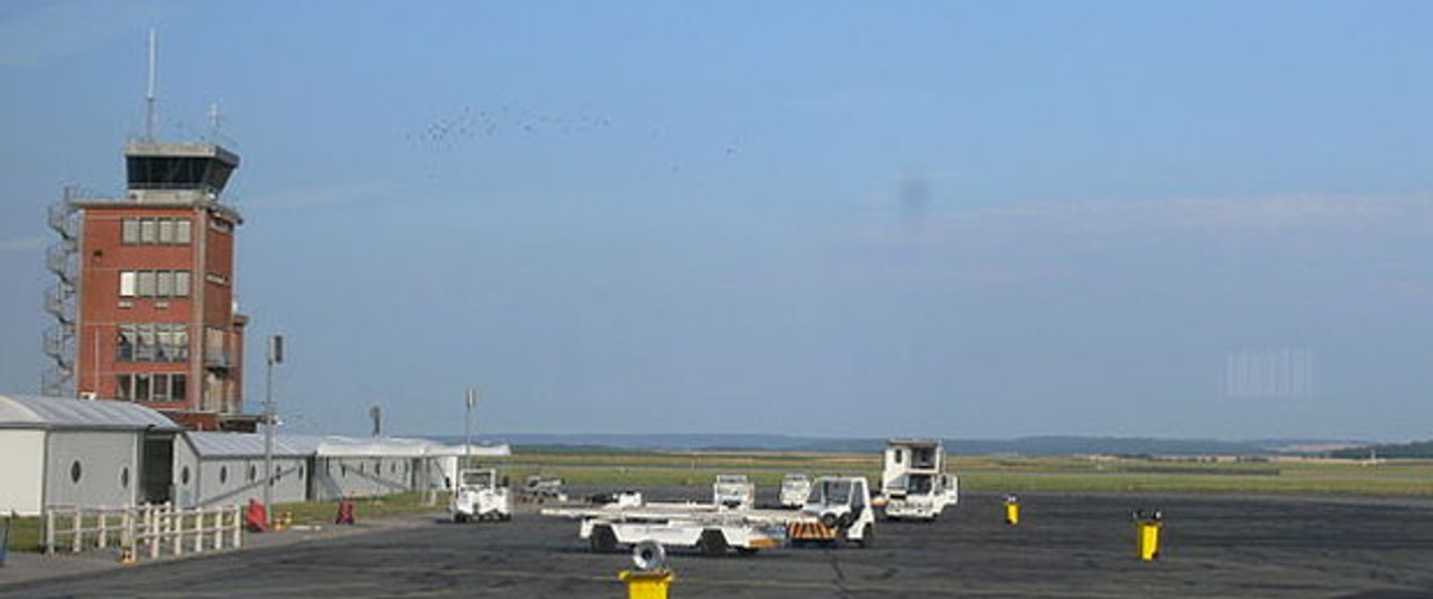 Wer denkt, dass er in Paris landet, nur weil der Flughafen «Paris-Beauvais-Tillé» landet, irrt. Der Airport liegt tatsächlich 84 Kilometer nördlich von Paris.