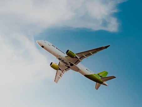 Airbus A220 von Air Baltic: Die Airline schrumpft. 
