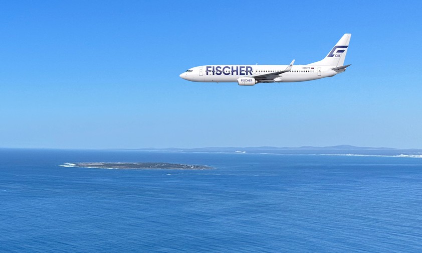 Eine Boeing 737-700 von Fischer Air (Computerbild): Die Fluglinie will ab Ende April wieder Flüge anbieten.