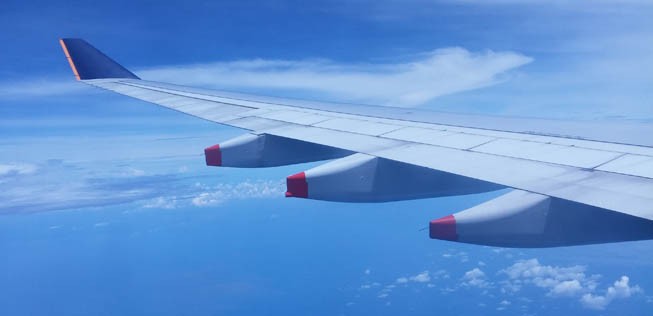 Airbus A 330 Singapur Airlines über den Wolken Indonesiens.