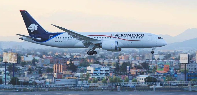 <strong>Platz 9: </strong>Mexiko. Der Inlandsverkehr liegt aktuell bei <strong>56 Prozent </strong>des Vorjahresniveaus. Hier zu sehen, eine Boeing 787 von Aeromexico im Anflug auf Mexico City.