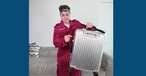 Der Kofferanzug von Eurowings: Es soll alles reinpassen, was sonst in den Rollkoffer ginge.