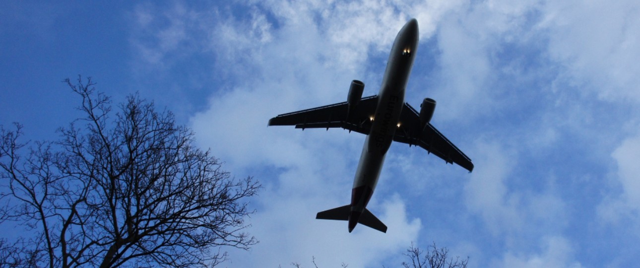 Flugzeug im Landeanflug: Was treibt es in Zukunft an?