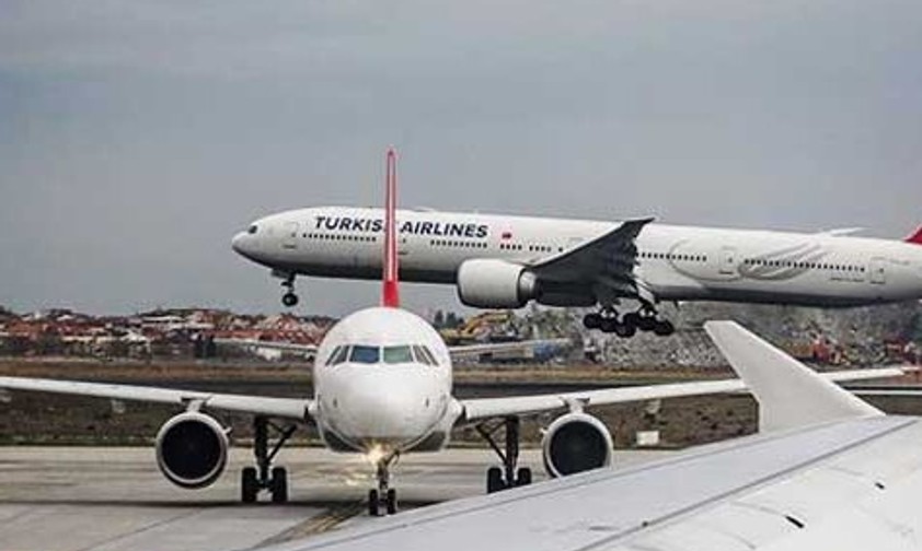 Flieger von Turkish Airlines in Istanbul: Gülen-Anhänger wurden aus dem Personal entfernt.