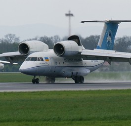 Antonov An-74, eine Variante der An-72:  Das Flugzeug ...
