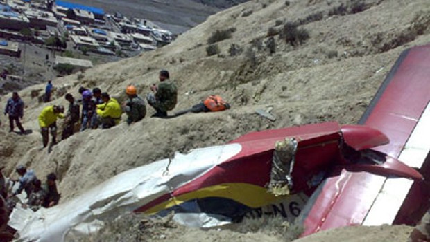 Wrack der Dornier Do228: Der Flieger krachte in eine Bergwand.