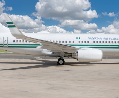 Das 19 Jahre alte Flugzeug von außen.