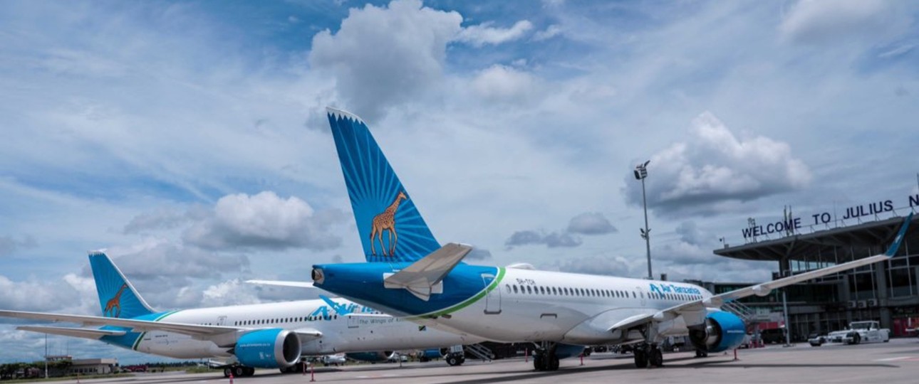 Ein Airbus A220 (rechts) und eine Boeing 787 von Air Tanzania: Die Flotte soll wachsen.