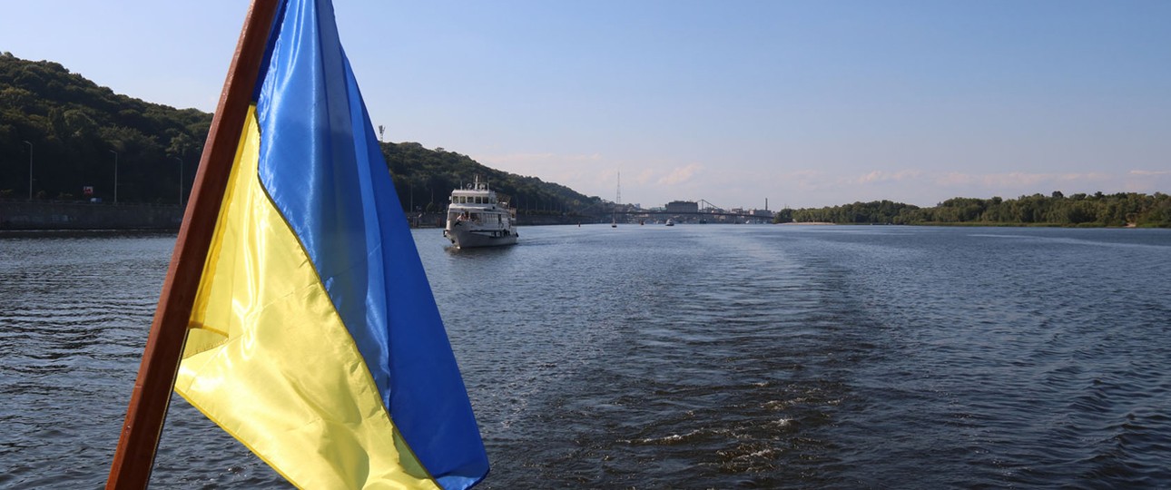 Schiffe auf dem Dnjepr: Das Denkmal für die Opfer von Flug PS752 soll im Verbovyi Park am Flussufer entstehen.