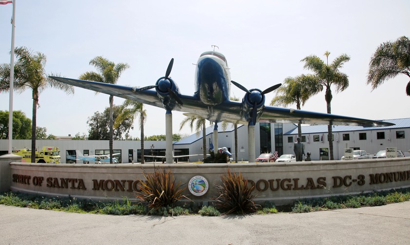 santa monica douglas dc 3 monument