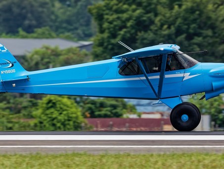 Mit einer Carbon Cub UL von den USA nach Australien: Pilot Green bei der Landung in Malaysia.