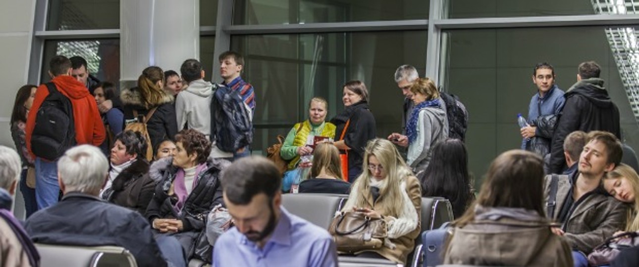 Dem Online-Portal «The Intercept» liegt eine Checkliste mit über 90 Erkennungzeichen vor, die mögliche Terroristen aus der Masse an Passagieren erkennbar machen sollen. Unter anderem machen sich Passagiere verdächtig, die...