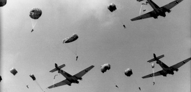 Einsatz im Zweiten Weltkrieg: Ju 52 wurden hauptsächlich zum Truppentransport und zum Absetzen von Fallschirmjägern eingesetzt.